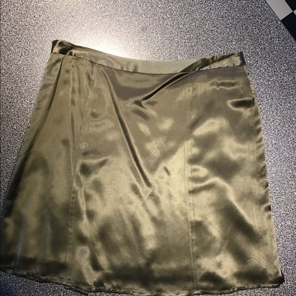 Banana Republic Silk Pleated Skirt - Women’s 8 - Picture 2 of 6